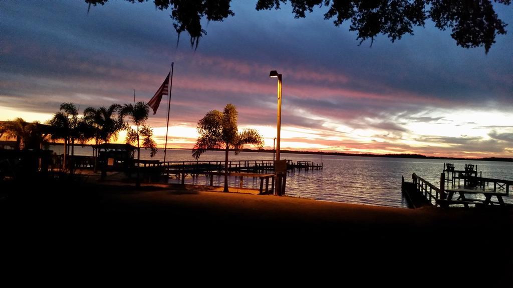 Lakeside Inn And Cafe Saint Cloud Bagian luar foto