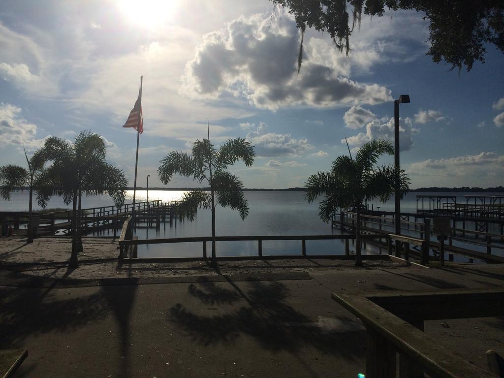 Lakeside Inn And Cafe Saint Cloud Bagian luar foto