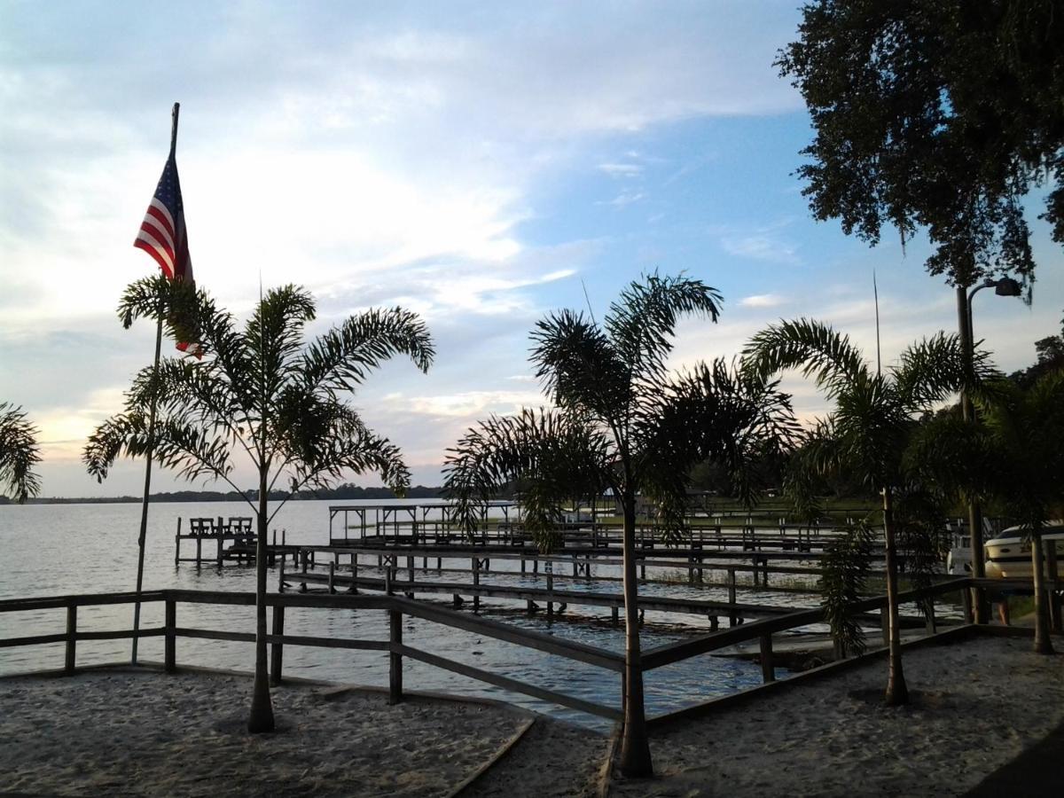 Lakeside Inn And Cafe Saint Cloud Bagian luar foto