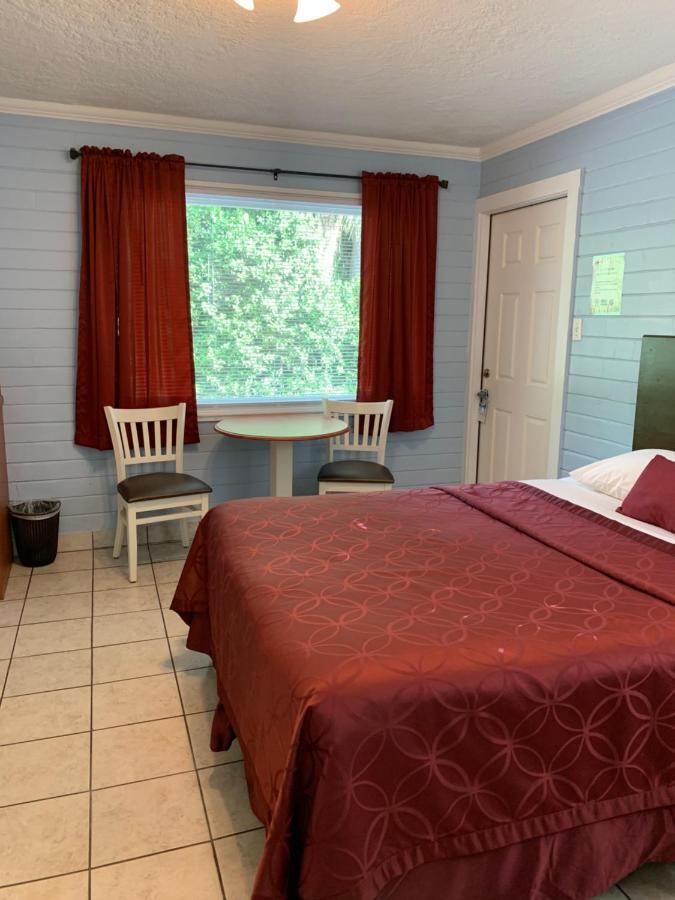 Lakeside Inn And Cafe Saint Cloud Bagian luar foto