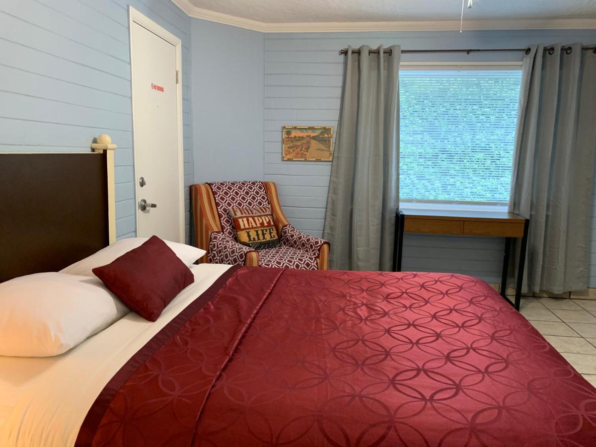 Lakeside Inn And Cafe Saint Cloud Bagian luar foto